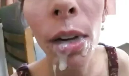 في سن المراهقة يعطي سكس محارم جنس أبي خطوة و كس