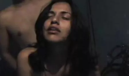 شقراء بالملل يعطي الحلق العميق قذرة مقاطع فيديو جنس محارم
