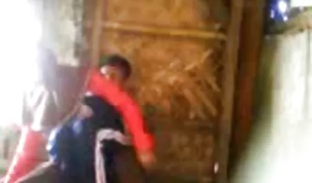 فتاة في سن جنس محارم في المطبخ المراهقة شرائط والتدليك الثدي