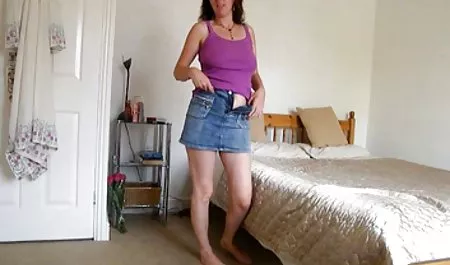 يمارس الجنس جنس روسي محارم مع السياح أمام شبكة الإنترنت دون علمهم
