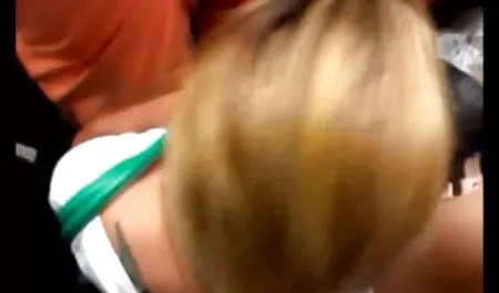 جينا مقاطع فيديو جنس محارم بريسلي يعطي إلى مروحة!
